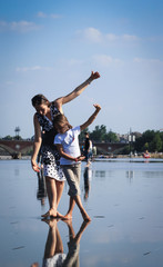 danser sur le plan d'eau en ville