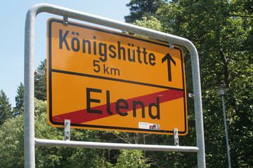 Das Ortseingangsschild von Elend