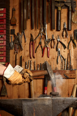 Hammer anvil workshop