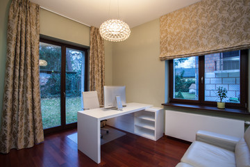 Travertine house - home office