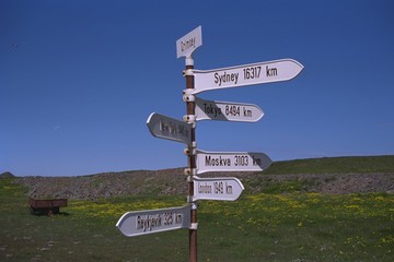 Arrows in Gremsey on North artic circle © laurentpele