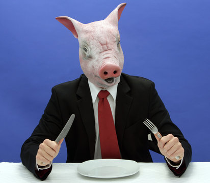 Mann mit einer Schweinemaske, Symbol f&uuml;r schlechte Manieren