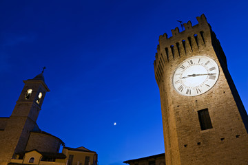 San Benedetto del Tronto, la Torre dei Gualtieri al crepuscolo © Pesca