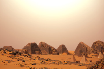 Fototapeta na wymiar Piramida w Sudanie