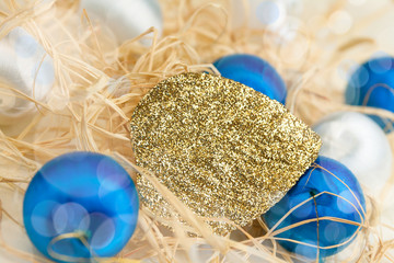 Fototapeta na wymiar Christmas card with balls and gold leaf