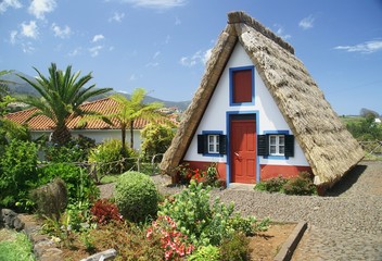 Fototapeta na wymiar Tradycyjny dom na Maderze