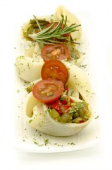 Caracolas de pasta rellenas de verdura