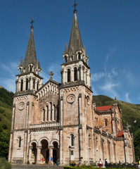 Fototapeta na wymiar Bazylika Covadonga, Asturias (Hiszpania)