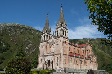 Fototapeta na wymiar Bazylika Covadonga, Asturias (Hiszpania)