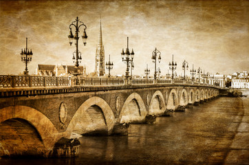 Fototapeta na wymiar Bordeaux rzeka most z St Michel katedry