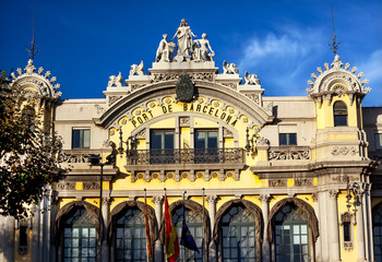 Fototapeta premium Port Authority Building Statues Barcelona Spain