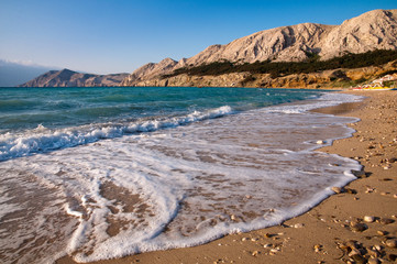 Obraz premium Beach at Baska with foam sea wave in Krk - Croatia