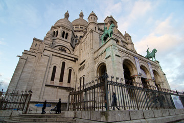 Fototapeta na wymiar Bazylika Sacré-Coeur Montmartre, Paryż