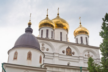 Fototapeta na wymiar Katedra Wniebowzięcia Dmitrov Kremla. Dmitrov. Moskwa