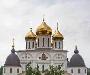 Fototapeta na wymiar Katedra Wniebowzięcia Dmitrov Kremla. Dmitrov. Moskwa