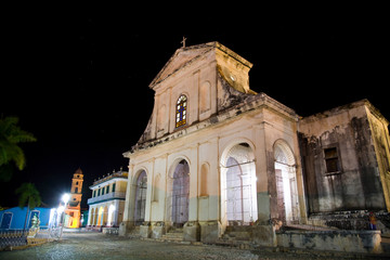 Fototapeta na wymiar Kościół Świętej Trójcy w nocy, Trinidad, Kuba