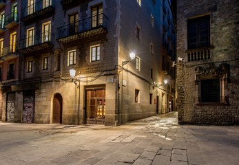 Naklejka premium Empty street of Barri Gotic at night, Barcelona