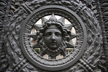 D&eacute;tail de porte parisienne