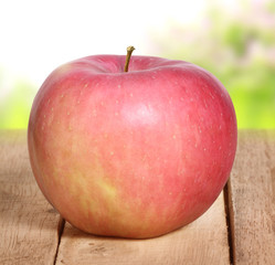 red apple a wood background