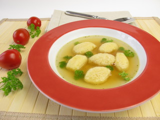 Griessklösschensuppe