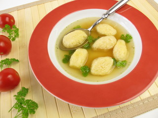 Griessklösschensuppe