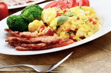 Scrambled eggs with bacon
