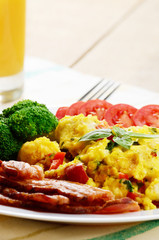 Scrambled eggs with bacon