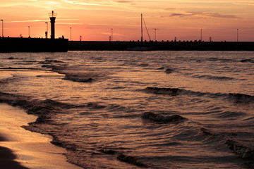 Zachód słońca nad plażą w Łebie