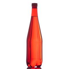 Bouteille d'eau petillante sur fond blanc