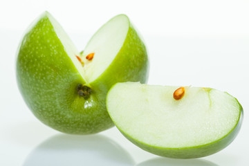 Sliced green apple