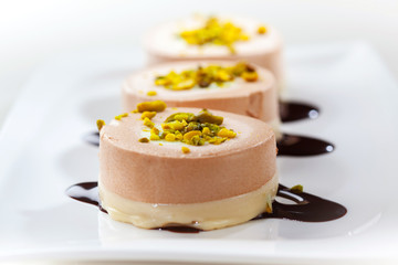 Small cream cakes