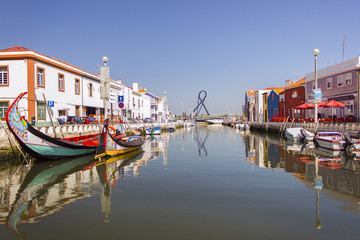 Fototapeta na wymiar Widok z kanału wodnego, Aveiro, Portugalia