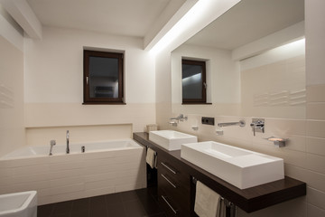 Travertine house - Modern bathroom