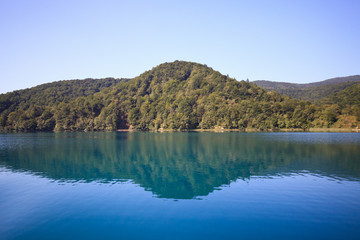 Fototapeta na wymiar refleksja nad jeziorem - Park Narodowy Plitvice