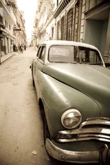 Selbstklebende Fototapeten Kubanisches antikes Auto © imagesef