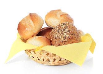 Korb voll frisch gebackener Brötchen