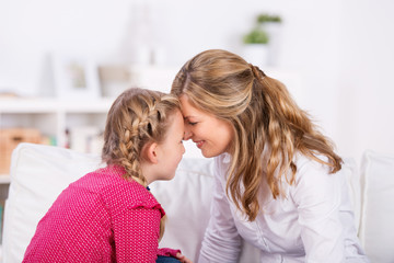 mutter und tochter kopf an kopf