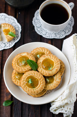 Shortbread cookies with lemon cream