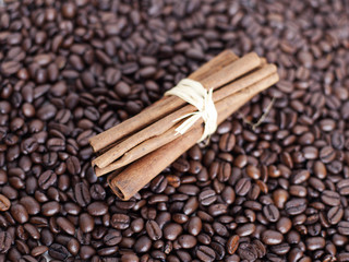 baton de cannelle sur grains de café