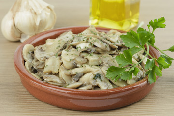 champi&ntilde;ones al ajillo