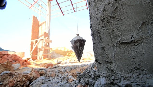 Plumb bob in swing motion