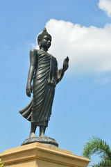 Fototapeta na wymiar working Thai Buddha Statue