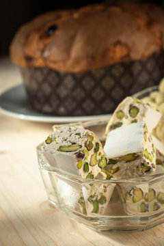 Turr&oacute;n(torrone) with pistachios and Panettone