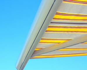 store banne jaune et gris