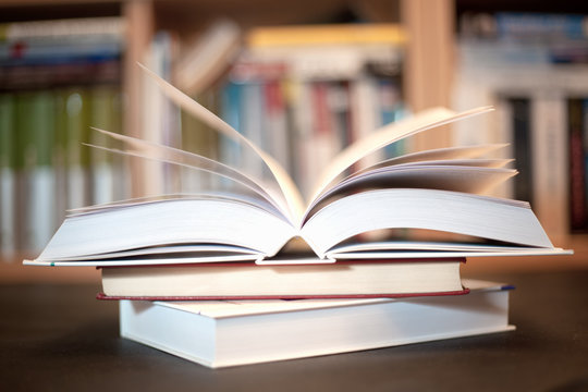 książka w bibliotece