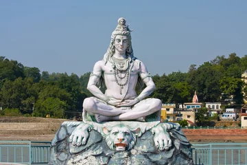 Deurstickers Shiva statue in Rishikesh, India © OlegD