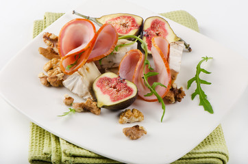Appetizer with cheese and ham