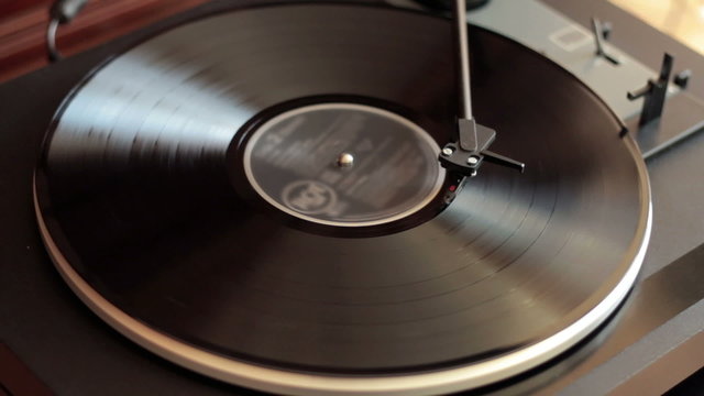 Vinyl Player stopped automatically after end of the vinyl record