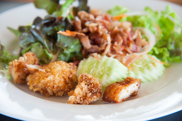 Bacon salad with deep fried chicken