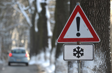 achtung schneeglätte